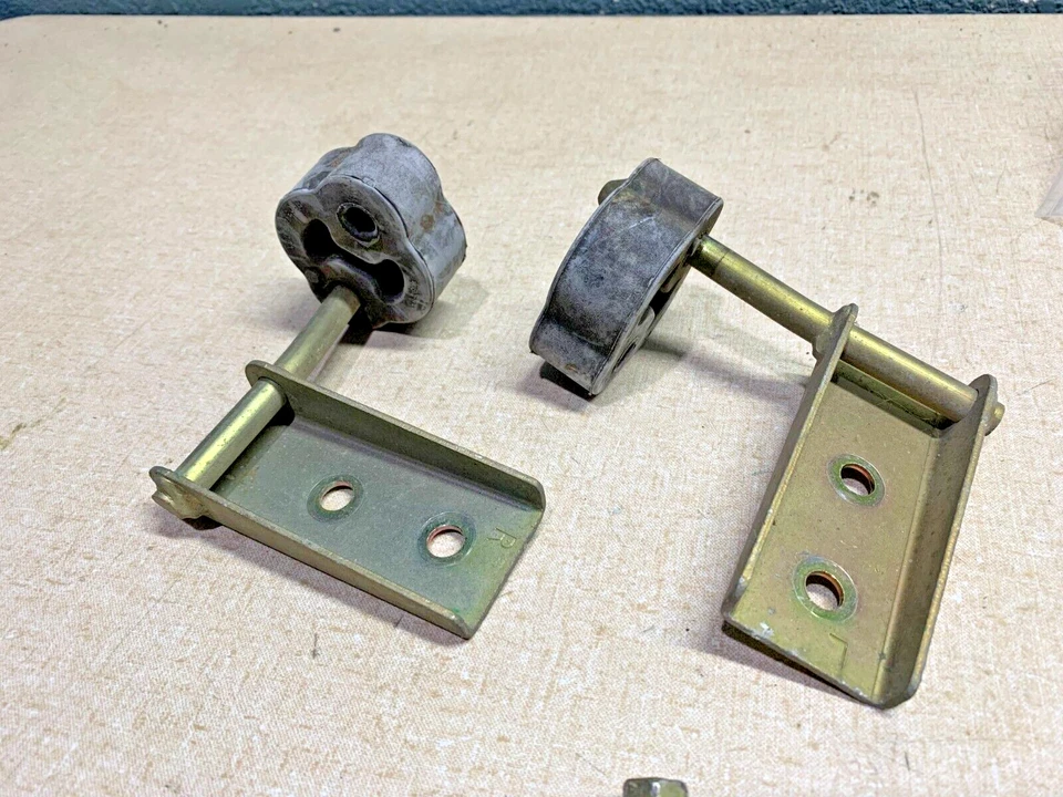 99 00 01 02 03 Ford Escort ZX2 1998 perchas de escape y soportes ambos Foto 3 de 3