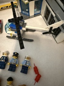 LEGO CITY: Police Station (60141) 100% Complete