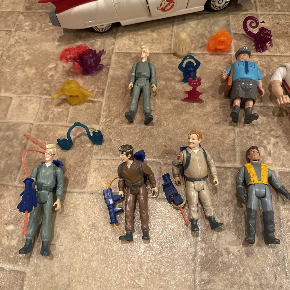 Lote de figuras de vehículo Kenner Real Ghostbusters ECTO-1 1984 de colección SLIMER STAY PUFT Foto 3 de 4