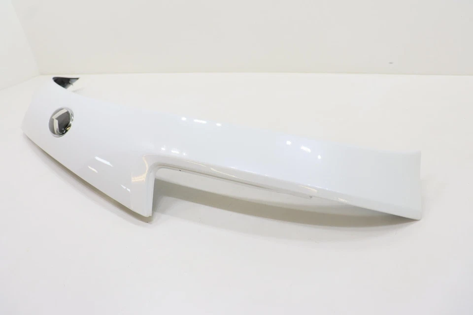 2016- 2020 KIA SORENTO LIFTGATE MOLDING COVER W/ EMBLEM OEM 87371C6000 WHITE_SWP - Image 2 of 4