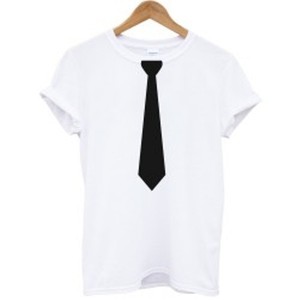 maglietta con cravatta