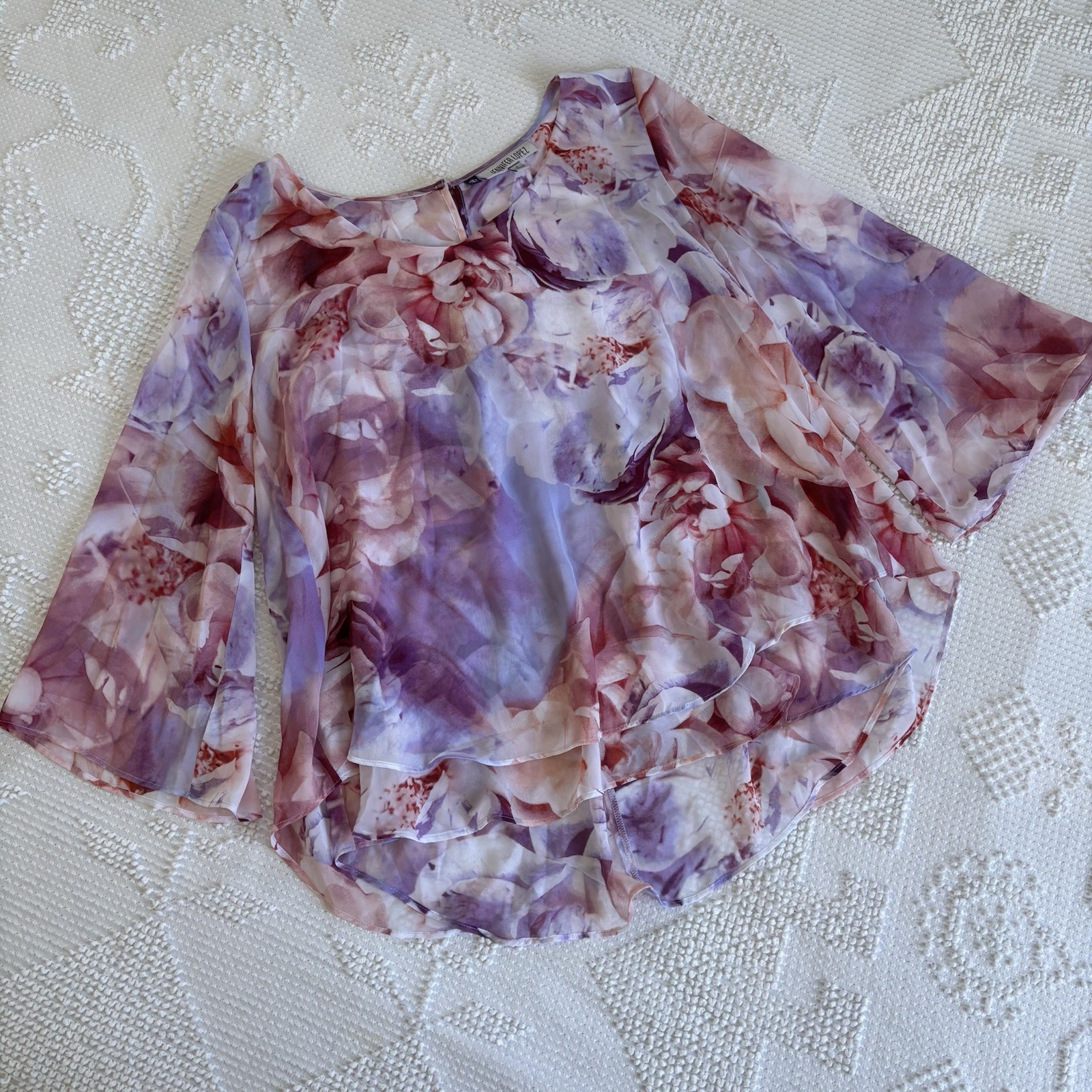 Jennifer Lopez women’s size small floral flowy layered key hole back blouse