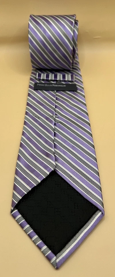 Corbata para hombre Perry Ellis Portfolio púrpura a rayas usada en excelente estado Foto 3 de 3