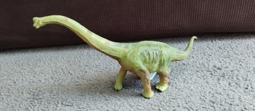 Brachiosaurus Dinosaurier ShenZhen Knöchelspielzeug Firma LTD Gummi biegbar 7" NEU - Bild 3 von 7