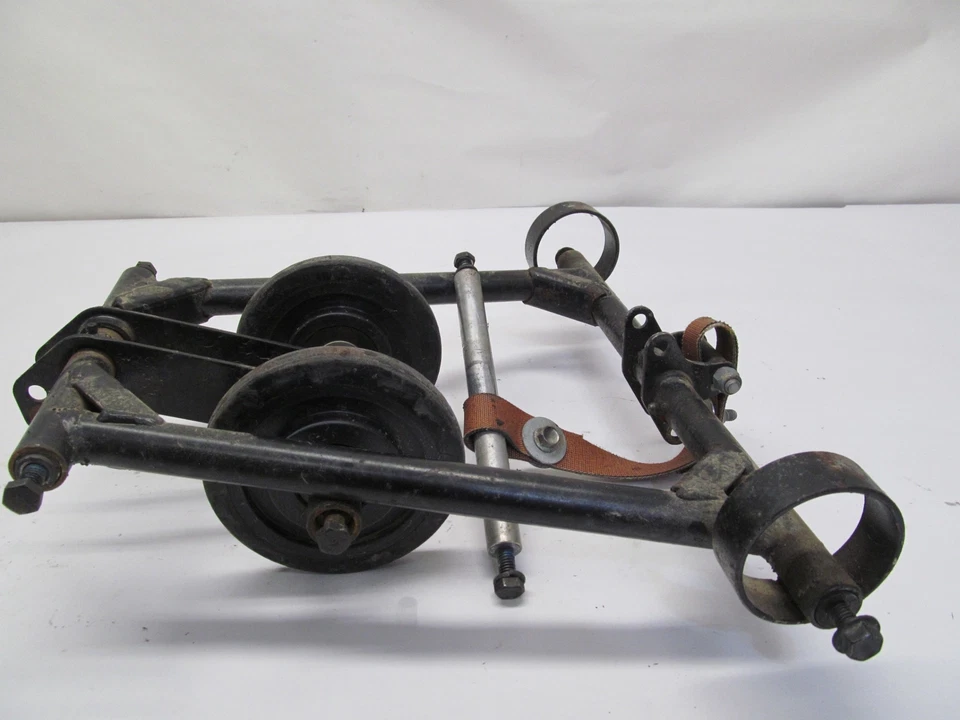 1987 POLARIS TRAIL SKS 488 500 REAR SUSPENSION FRONT TORQUE ARM WITH WHEELS - Image 2 of 4