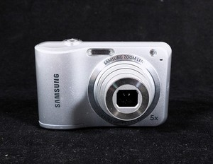 Samsung ES28 Silver Digital Camera 12.2 Mega Pixels