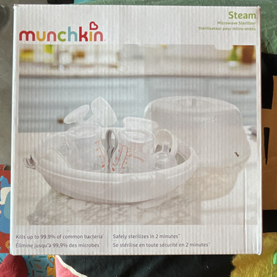Munchkin Microwave Sterilizer White Fits Standard & Wide Bottles Tongs Tray