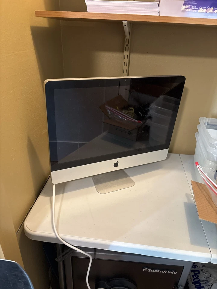 Apple iMac A1311 21.5" Desktop Computer - Image 2 of 2