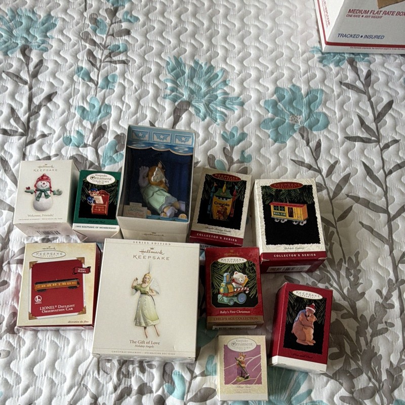 Hallmark Keepsake Christmas Ornament Miss Piggy Muppets, Holiday Angles, Lionel!