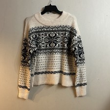 BRAND NEW W TAGS Universal Thread Women s Sweater Size S