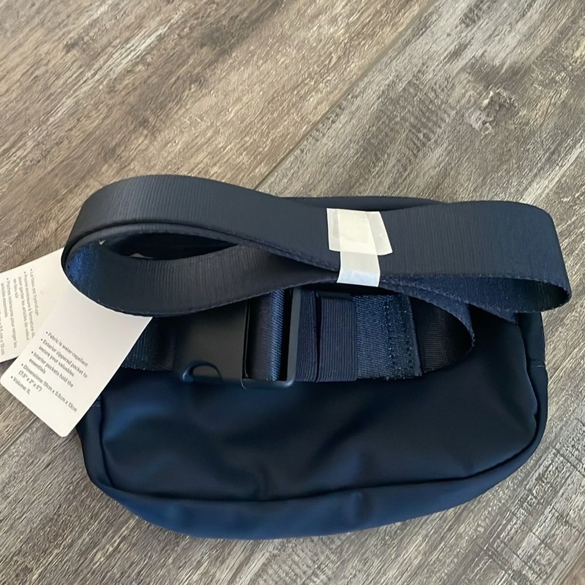 新品 ルルレモン ベルトバッグ - Navy Amazon.com | Lululemon Everywhere Belt Bag 1L (True Navy