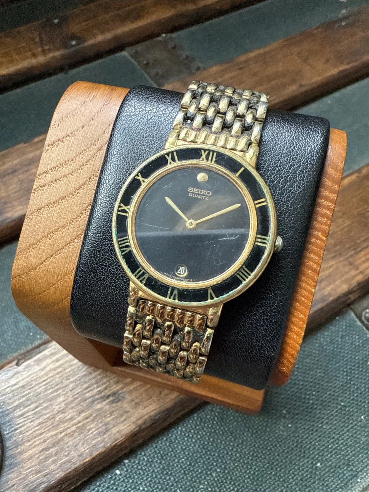 Seiko Watch Men 33mm Black Dial Gold Tone Date 5Y32-8A28 Round Roman Numerals