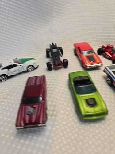 Mixed Lot of (9) Die Cast / Plastic Cars Various Condition and Brands - Afbeelding 3 van 5