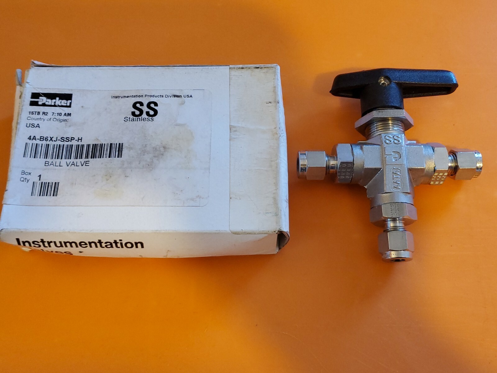  Parker Instrumentation Ball Valve  4A-B6XJ-SSP-H  SS 1/4" Compression 