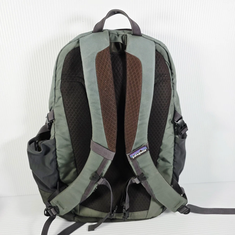 Mochila Patagonia Refugio 28L Gris Verde Amarillo Laptop Senderismo Exterior Mochila Foto 4 de 4