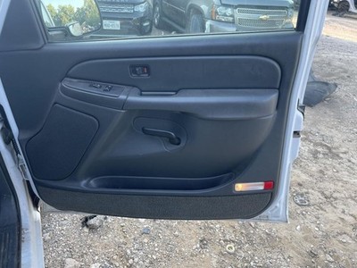 2004 CHEVY SILVERADO 1500  Front Door Trim Panel 966324