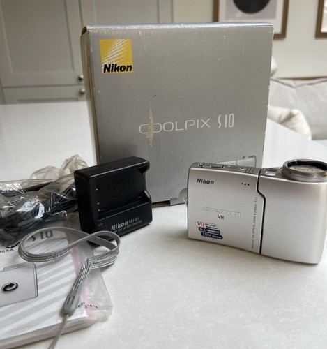 Nikon Coolpix S10 6MP Digital Camera - Mint Cosmetic Condition - Parts Only