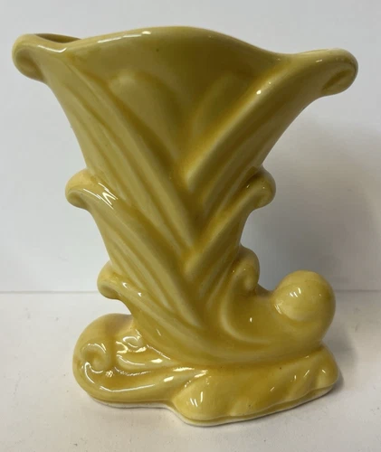 Vintage Shawnee Yellow Cornucopia Pottery Vase USA 835 Height 4 7/8" MCM 1940s