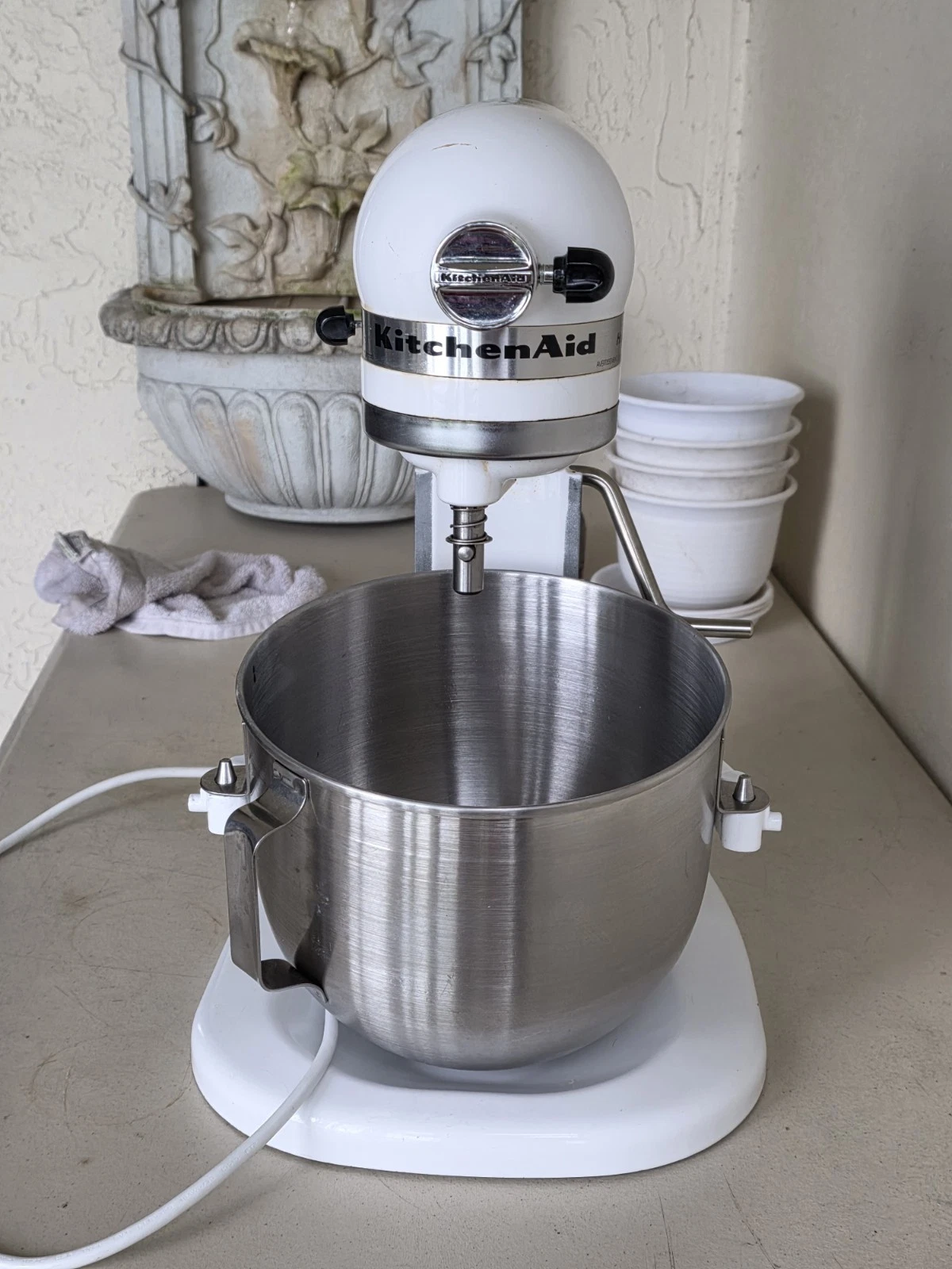 Vintage KitchenAid Hobart Model K5SS White Heavy Duty 5 Qt Bowl-Lift Stand Mixer
Opens in a new wind