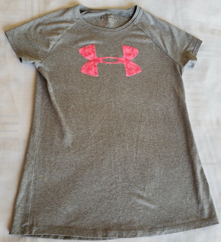 Girls Gray with Pink Under Armour heat gear Loose Crew Neck Shirt size YMD