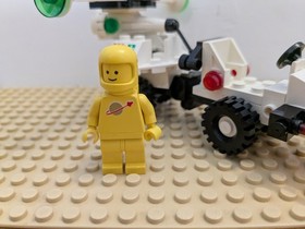 Lego Classic Space: 6849 Satellite Patroller  100% complete w/Minifigure