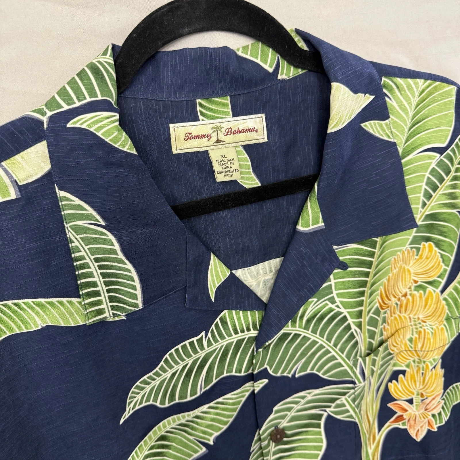 Tommy Bahama Men’s XL Silk Hawaiian Camp Shirt Banana Leaf Blue Tropical Casual