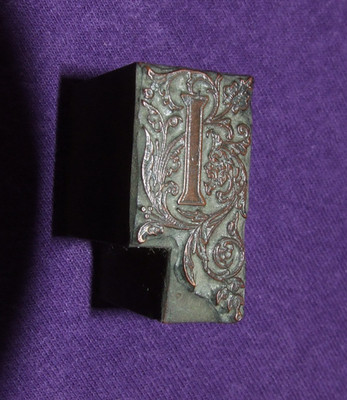 Vintage Adana Buchdruck Druckblock verziert ''I'' Blumenschrift Buchstabe Monogramm