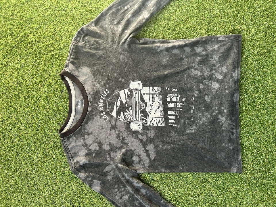 Camisa manga longa estampa gráfica preta skatista masculina infantil Sonoma em excelente estado usado tamanho M 10/12 - Imagem 3 de 4