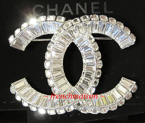 AUTHENTIC CHANEL CC Logo Sparkling Crystal Silver Classic PIN BROOCH Rare  New