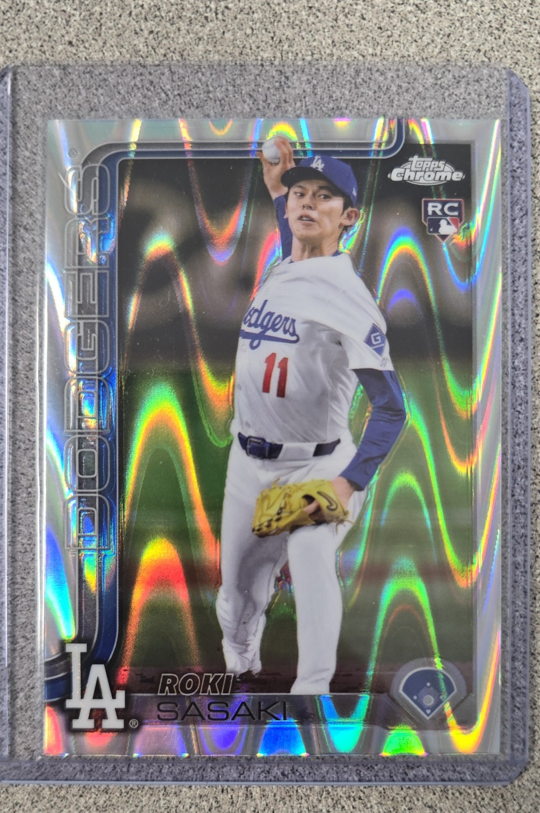 2025 Topps Chrome - Roki Sasaki #217 RayWave Refractor (RC)