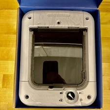 Closer Pets Cat Mate Microchip Cat Flap Door (White) 360W Smart Door Brand New