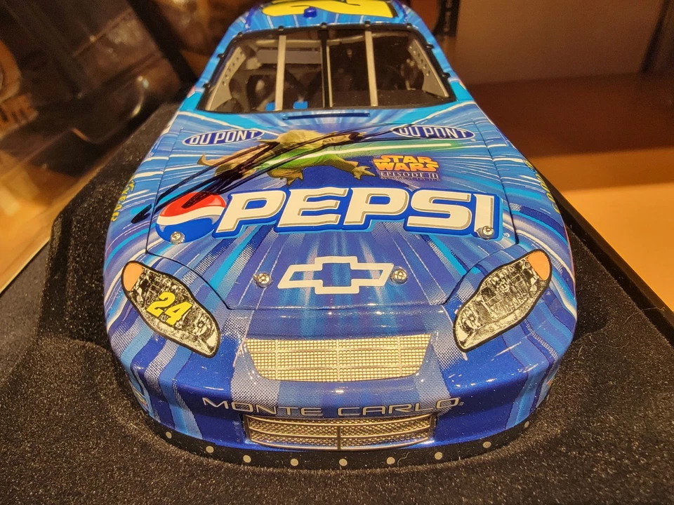 2005 autografiado Jeff Gordon #24 Dupont/Star Wars EpIII - 1:24th Elite Chevy  Foto 2 de 4