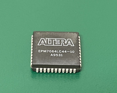 ALTERA ~ EPM7064LC44-10 ~ 1.25K Gates 64 Macro Cells 100MHz CMOS Technology