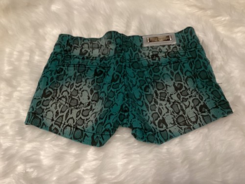 Paris Fashion P.F. Jeans Green Animal/Snakeprint Shorts Size 5 - Picture 2 of 8