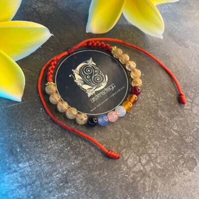 7 Chakra Kristall Armband mit Serat Sedana Stein und roter Kordel - Chakra En...