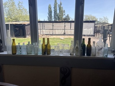Restposten Vintage Glasflaschen ausgegraben aus Irland X22 Bier medizinische Sauce