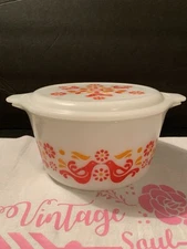Vtg  Pyrex Friendship #473 1 Qt. Round Casserole with Opal Friendship Lid