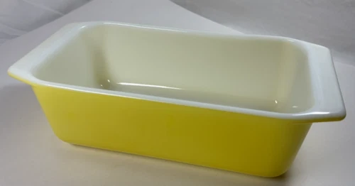 BEAUTIFUL Vintage PYREX 913 Loaf Pan Lemon Yellow Ovenware 8 1/2 x 4 1/2 x 2 1/2