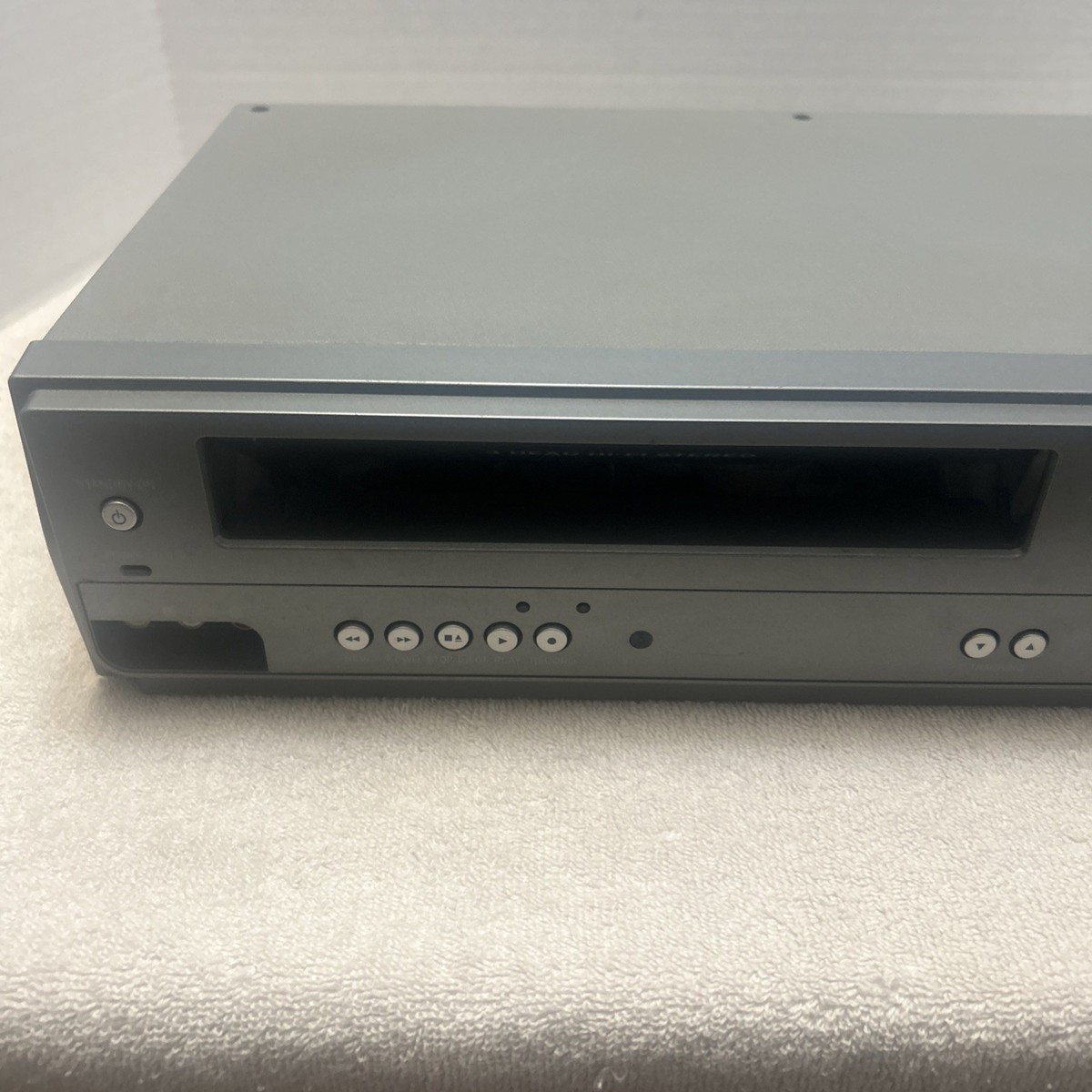 【中古】Magnavox DV225MG9 DVD Player and 4 Head Hi-Fi Stereo VCR with Line-in Recording by Magnavox Amazon.com: Magnavox DV225MG9 DVD Player and 4 Head Hi-Fi Stereo