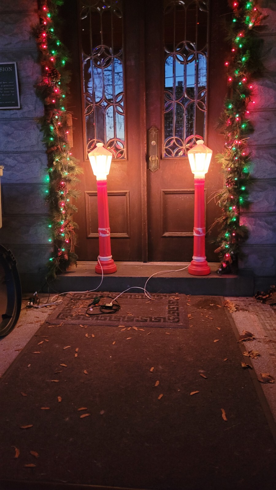 SET OF 2 VINTAGE EMPIRE BLOW MOLD LANTERN CANDLE LAMP POST STREET LIGHT