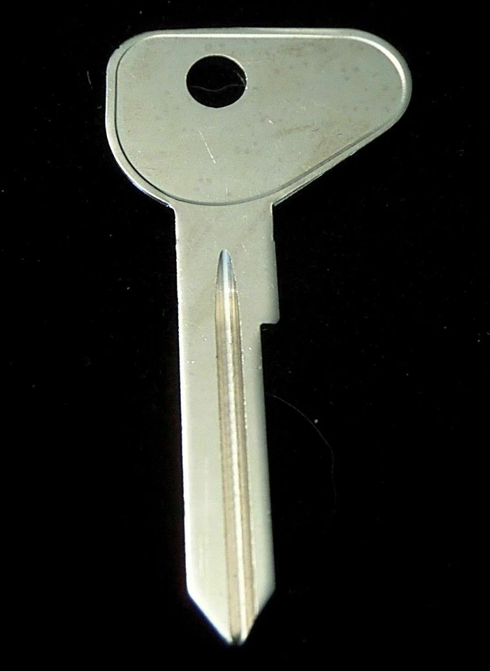 VW71 VOLKSWAGEN BEETLE Karmann Ghia LLAVE EN BLANCO 1971-79 VW Squareback Fastback "M" Foto 2 de 4