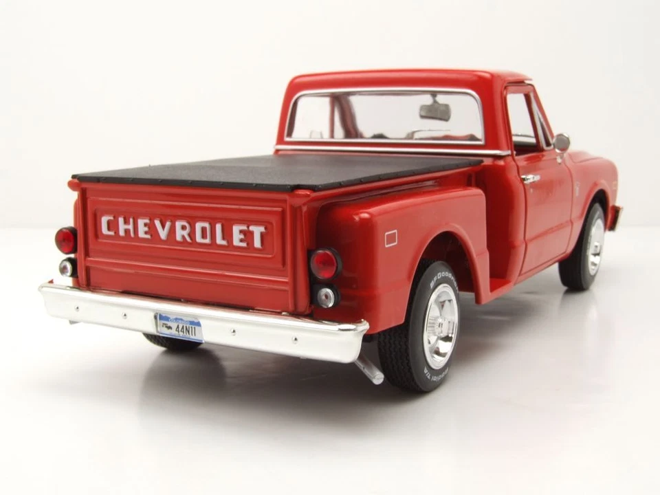 Chevrolet C-10 Stepside Pick Up 1968 Rosso Modellino Auto 1:18 Auto World - Immagine 2 di 4