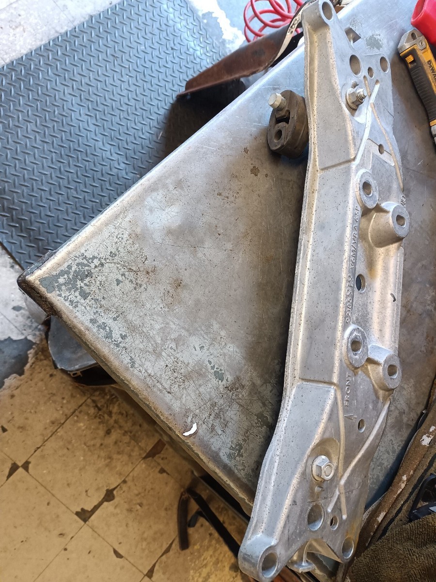 小物 G-trans 08 09 Pontiac G8 GT Automatic Transmission Crossmember OEM Holden