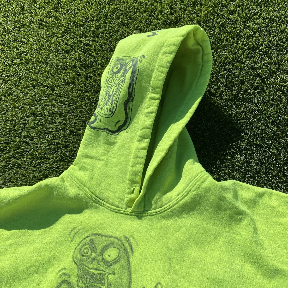 Billie Eilish 2019 World Tour Sweatshirt Size LARGE Rare Neon