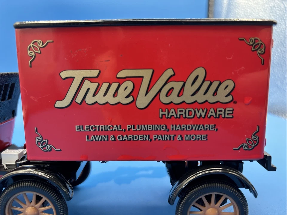 True Value Hardware Ford 1918 Tractor Trailer-Bank-Limited Edition - Ertl 1:25 - Image 2 of 4