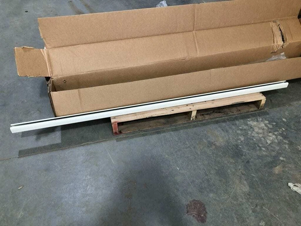 Puente de acero pintado beige Hubbell 6 pies X 1-1/2" / riel de pista 50 lb - nuevo en caja de 5 piezas Foto 3 de 4