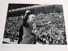 LIVERPOOL FC v LEICESTER CITY 1973 BILL SHANKLY PHOTO FIRST DIVISION CHAMPIONS