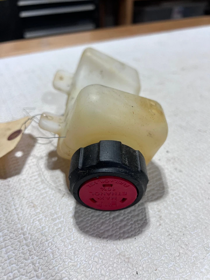 Tanque de gasolina recortadora de cuerda MTD / Troy-bilt 753-06183 / tapa de gas 791-182612 (#6681) Foto 2 de 4