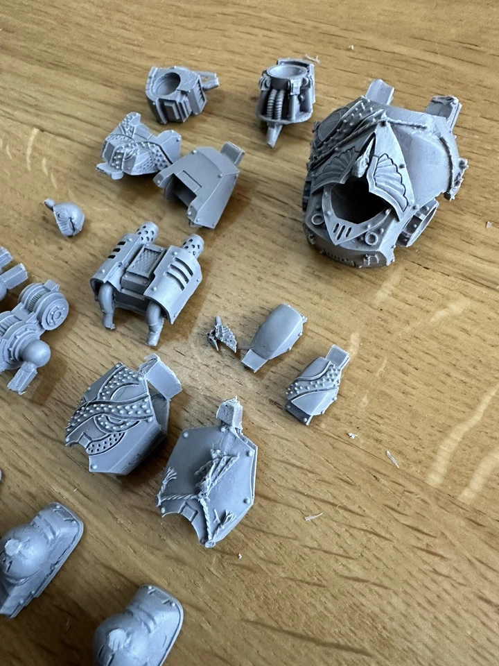 Warhammer 40k Forge World Raven Guard Contemptor Dreadnought Set - Photo 2/4