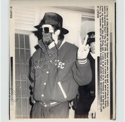 Pop Star MICHAEL JACKSON Wear Black Mask London Airport 1996 Press LaserPhoto